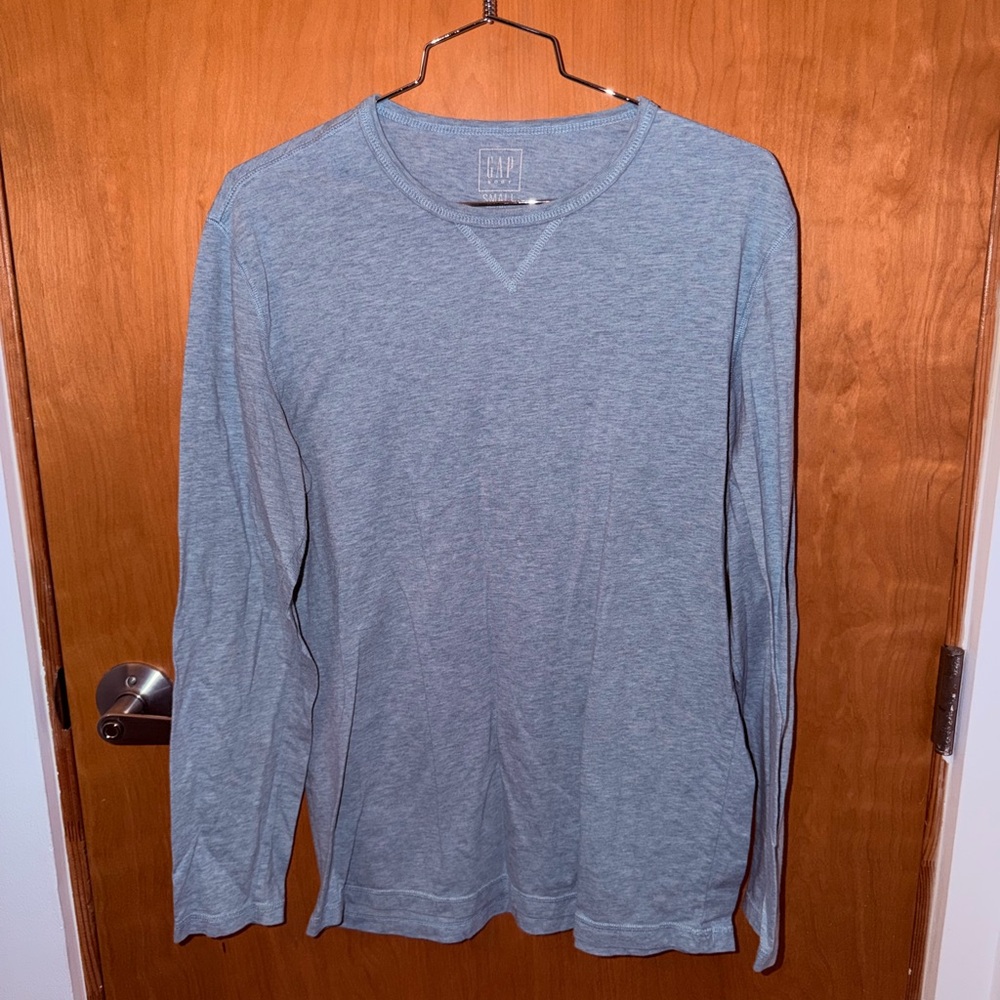 GAP Men's baby blue Long Sleeve Tee